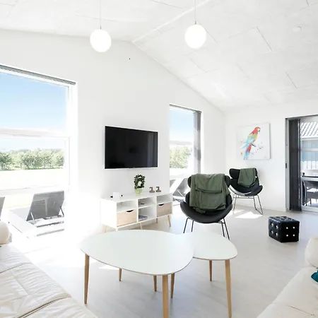 Awesome In Jerup With Kitchen Holiday home Bratten Strand